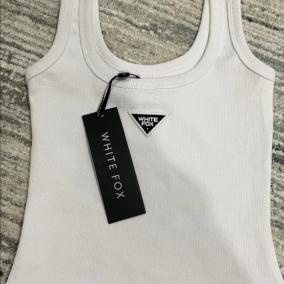 White fox Boutique tank- new with tags - Picture 2 of 3